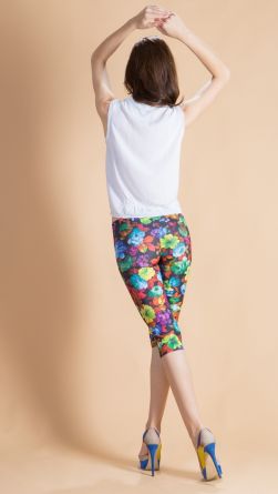 Легинсы с цветочками, цвет: черные-цветочки